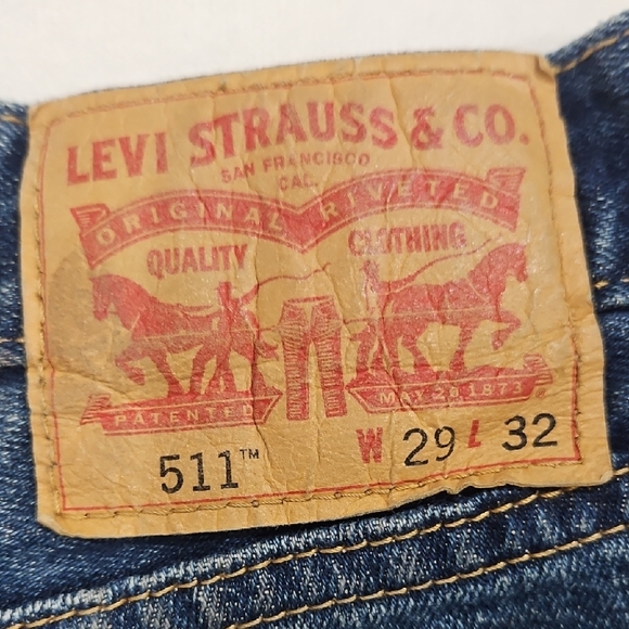 Levi's women's Dustressed Ripped Blue Wash Skinny Jeans - Picture 2 of 6